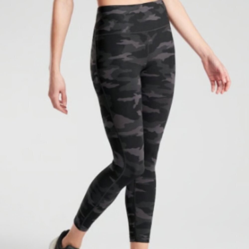 Athleta Women's Ultimate Camo 7/8 Tight Size L